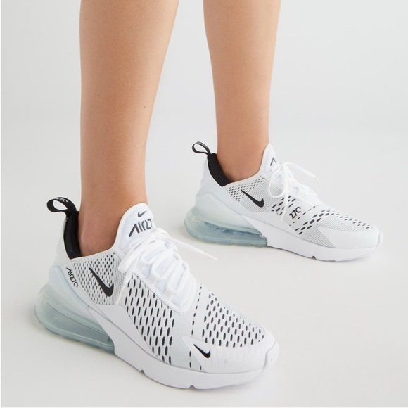 Nike Air Max 270 sneaker. Size 8.5. Good Pre-owned condition. - Picture 6 of 6